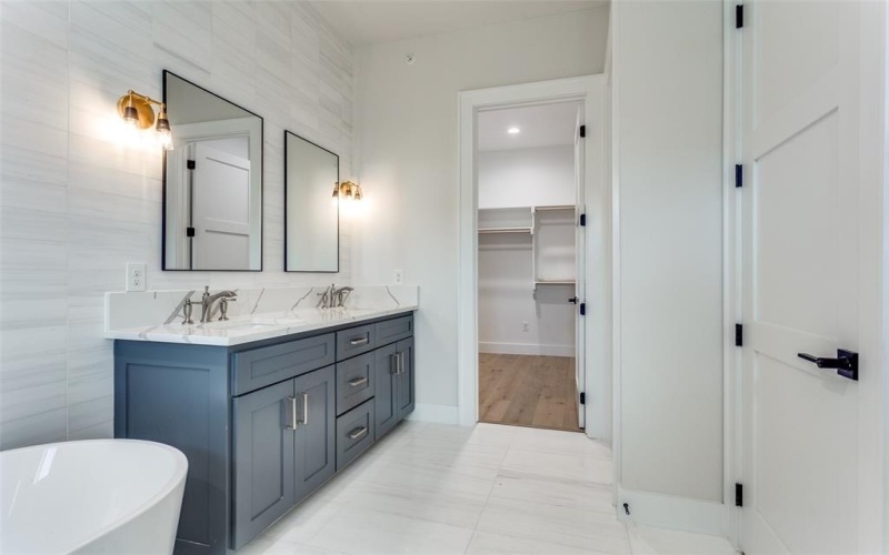 235 E Nash Street #113, Grapevine, TX 76051, 3 Bedrooms Bedrooms, ,3 BathroomsBathrooms,Residential,For Sale,235 E Nash Street,20876366
