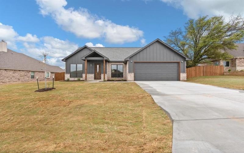 3306 Promenade Court, Granbury, TX 76049, 4 Bedrooms Bedrooms, ,2 BathroomsBathrooms,Residential,For Sale,3306 Promenade Court,20872354