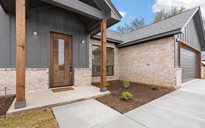 3306 Promenade Court, Granbury, TX 76049, 4 Bedrooms Bedrooms, ,2 BathroomsBathrooms,Residential,For Sale,3306 Promenade Court,20872354