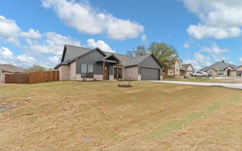 3306 Promenade Court, Granbury, TX 76049, 4 Bedrooms Bedrooms, ,2 BathroomsBathrooms,Residential,For Sale,3306 Promenade Court,20872354