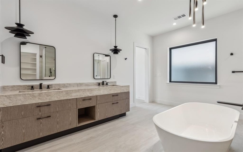 1922 California Drive, Dallas, TX 75204, 4 Bedrooms Bedrooms, ,5 BathroomsBathrooms,Residential,For Sale,1922 California Drive,20850793