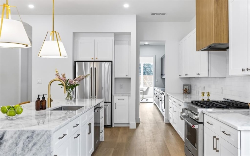 2414 Grigsby Avenue, Dallas, TX 75204, 4 Bedrooms Bedrooms, ,3 BathroomsBathrooms,Residential,For Sale,2414 Grigsby Avenue,20837343