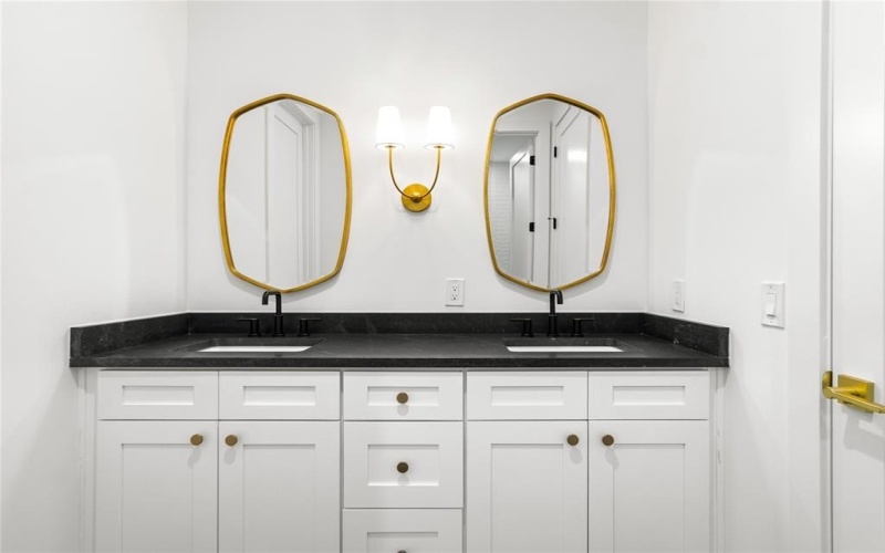 2414 Grigsby Avenue, Dallas, TX 75204, 4 Bedrooms Bedrooms, ,3 BathroomsBathrooms,Residential,For Sale,2414 Grigsby Avenue,20837343