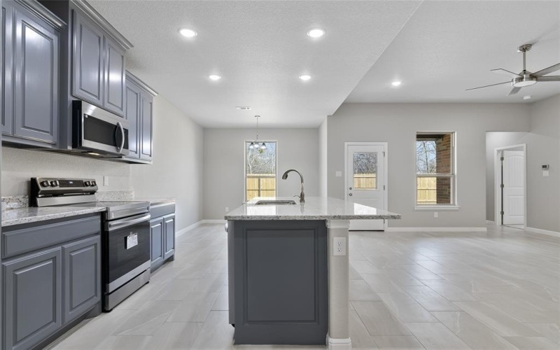 605 S Oran Avenue, Cleburne, TX 76031, 3 Bedrooms Bedrooms, ,2 BathroomsBathrooms,Residential Lease,For Rent,605 S Oran Avenue,20894742