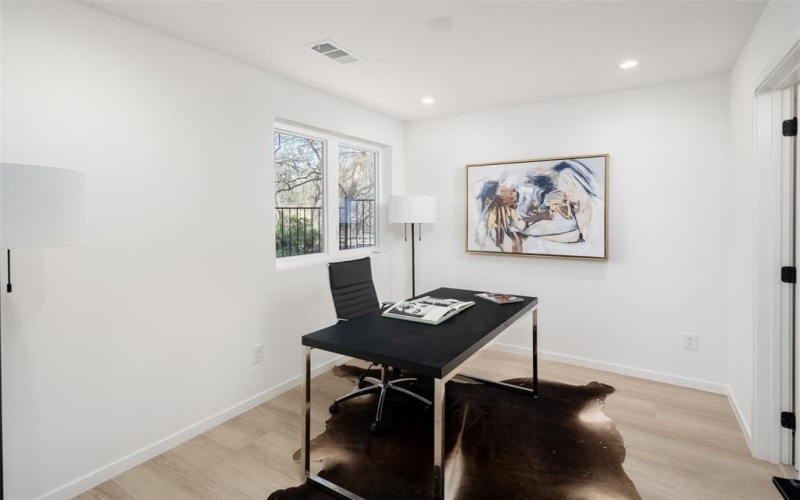4811 Denton Drive #105, Dallas, TX 75235, 3 Bedrooms Bedrooms, ,3 BathroomsBathrooms,Residential,For Sale,4811 Denton Drive,20908903