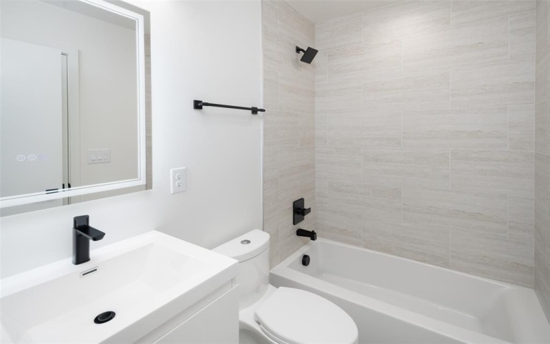 4811 Denton Drive #105, Dallas, TX 75235, 3 Bedrooms Bedrooms, ,3 BathroomsBathrooms,Residential,For Sale,4811 Denton Drive,20908903