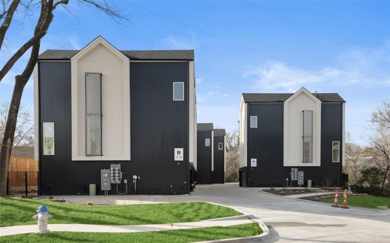 4811 Denton Drive #105, Dallas, TX 75235, 3 Bedrooms Bedrooms, ,3 BathroomsBathrooms,Residential,For Sale,4811 Denton Drive,20908903