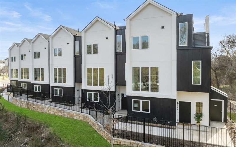 4811 Denton Drive #105, Dallas, TX 75235, 3 Bedrooms Bedrooms, ,3 BathroomsBathrooms,Residential,For Sale,4811 Denton Drive,20908903