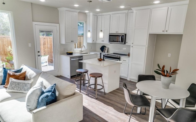2116 Shea Road #202, Dallas, TX 75235, 2 Bedrooms Bedrooms, ,2 BathroomsBathrooms,Residential Lease,For Rent,2116 Shea Road,20909349
