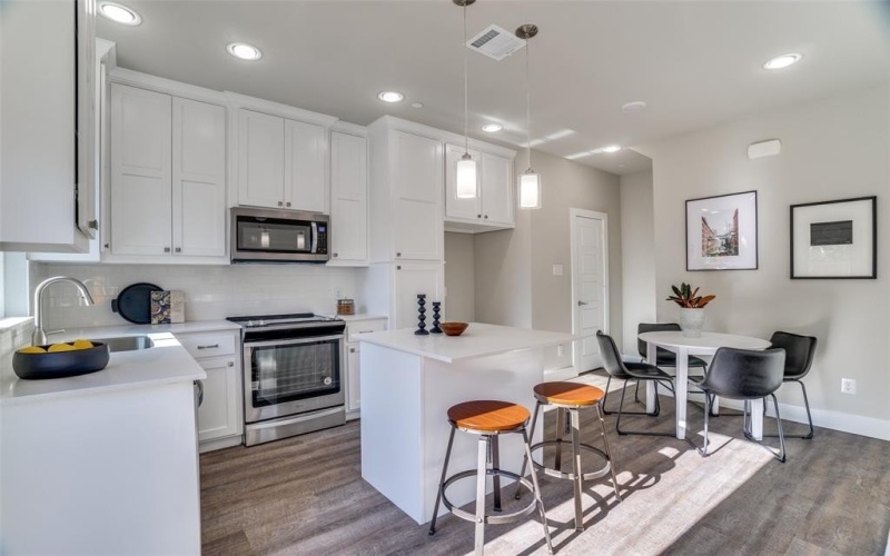 2116 Shea Road #202, Dallas, TX 75235, 2 Bedrooms Bedrooms, ,2 BathroomsBathrooms,Residential Lease,For Rent,2116 Shea Road,20909349