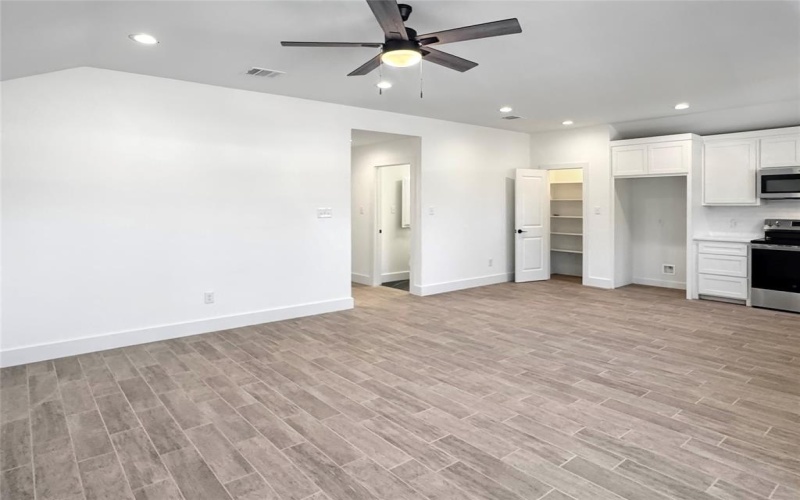 811 SW 16th ST, Mineral Wells, TX 76067, 3 Bedrooms Bedrooms, ,2 BathroomsBathrooms,Residential,For Sale,811 SW 16th ST,20913675
