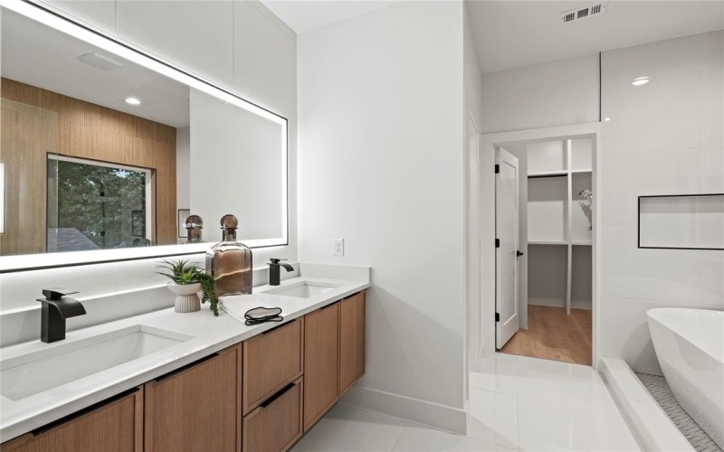 2515 Southland Street, Dallas, TX 75215, 4 Bedrooms Bedrooms, ,2 BathroomsBathrooms,Residential,For Sale,2515 Southland Street,20909650