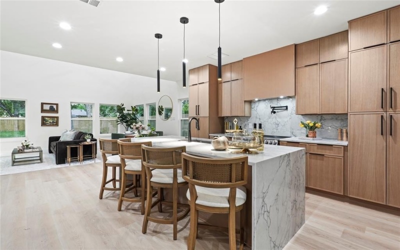 2515 Southland Street, Dallas, TX 75215, 4 Bedrooms Bedrooms, ,2 BathroomsBathrooms,Residential,For Sale,2515 Southland Street,20909650