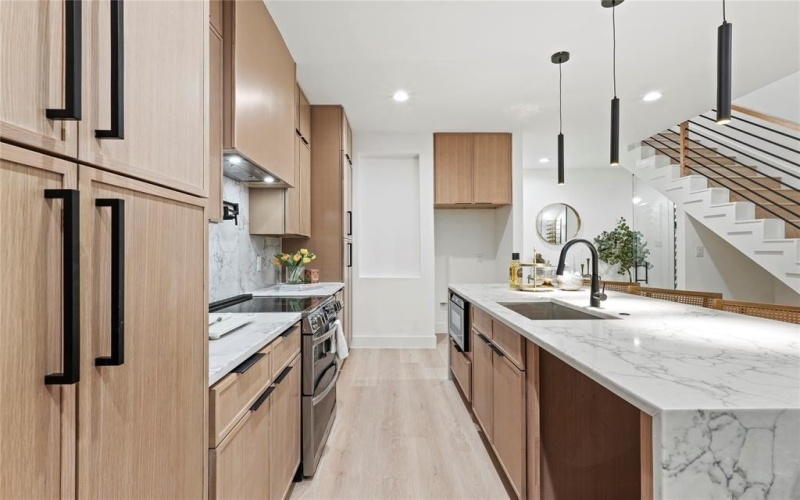 2515 Southland Street, Dallas, TX 75215, 4 Bedrooms Bedrooms, ,2 BathroomsBathrooms,Residential,For Sale,2515 Southland Street,20909650