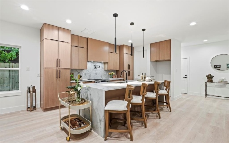 2515 Southland Street, Dallas, TX 75215, 4 Bedrooms Bedrooms, ,2 BathroomsBathrooms,Residential,For Sale,2515 Southland Street,20909650