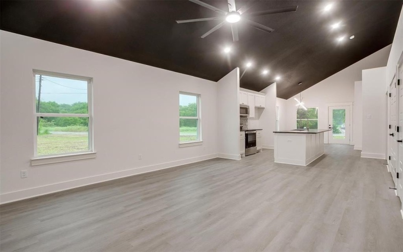 211 N 4th Street, Grandview, TX 76050, 3 Bedrooms Bedrooms, ,2 BathroomsBathrooms,Residential,For Sale,211 N 4th Street,20933472