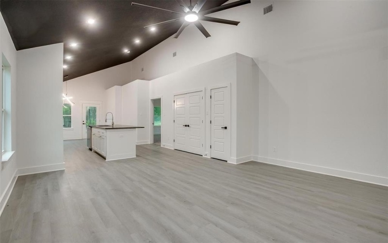 211 N 4th Street, Grandview, TX 76050, 3 Bedrooms Bedrooms, ,2 BathroomsBathrooms,Residential,For Sale,211 N 4th Street,20933472