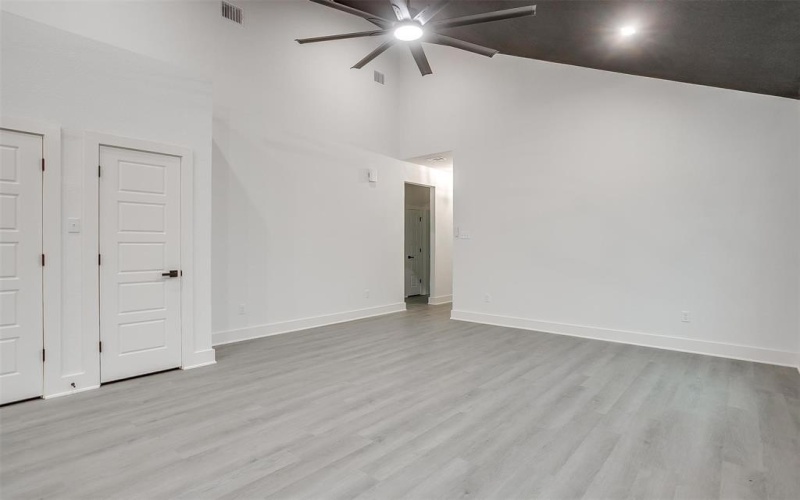 211 N 4th Street, Grandview, TX 76050, 3 Bedrooms Bedrooms, ,2 BathroomsBathrooms,Residential,For Sale,211 N 4th Street,20933472