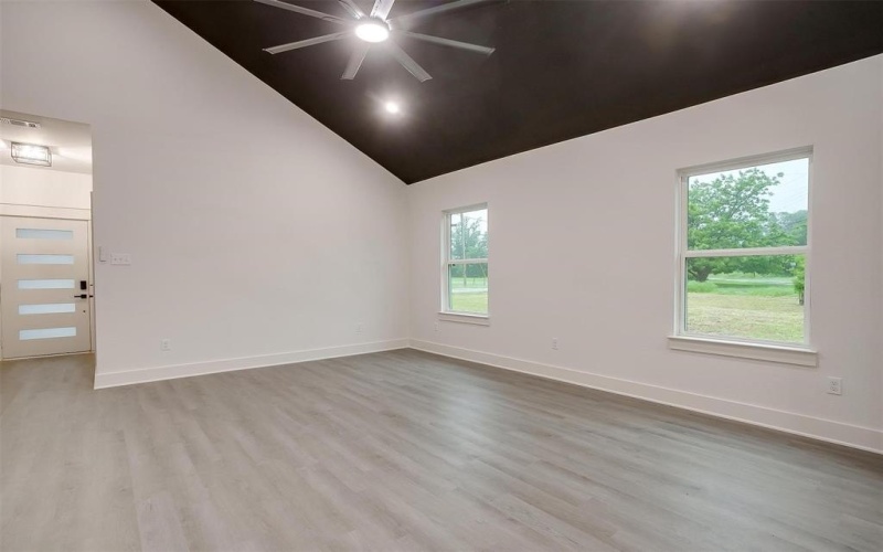 211 N 4th Street, Grandview, TX 76050, 3 Bedrooms Bedrooms, ,2 BathroomsBathrooms,Residential,For Sale,211 N 4th Street,20933472