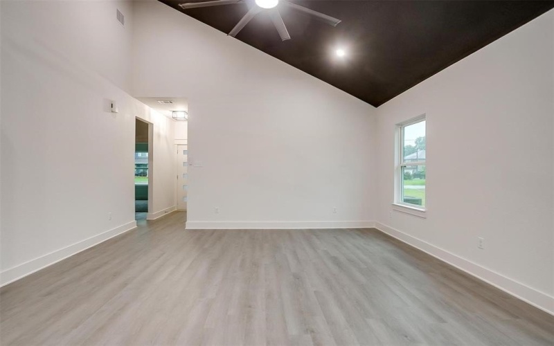211 N 4th Street, Grandview, TX 76050, 3 Bedrooms Bedrooms, ,2 BathroomsBathrooms,Residential,For Sale,211 N 4th Street,20933472