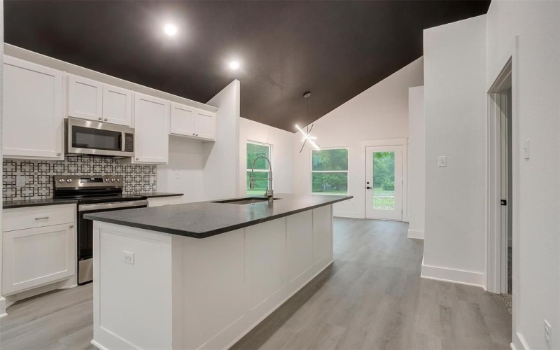 211 N 4th Street, Grandview, TX 76050, 3 Bedrooms Bedrooms, ,2 BathroomsBathrooms,Residential,For Sale,211 N 4th Street,20933472