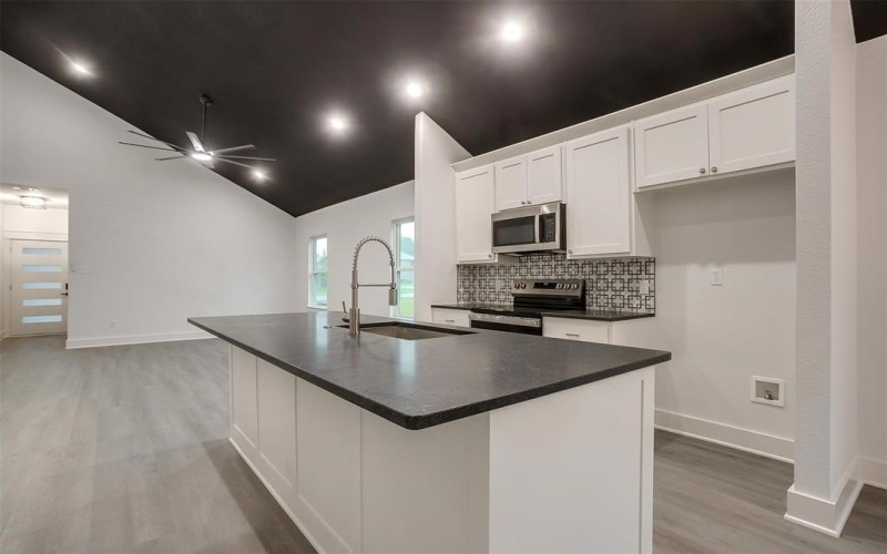211 N 4th Street, Grandview, TX 76050, 3 Bedrooms Bedrooms, ,2 BathroomsBathrooms,Residential,For Sale,211 N 4th Street,20933472