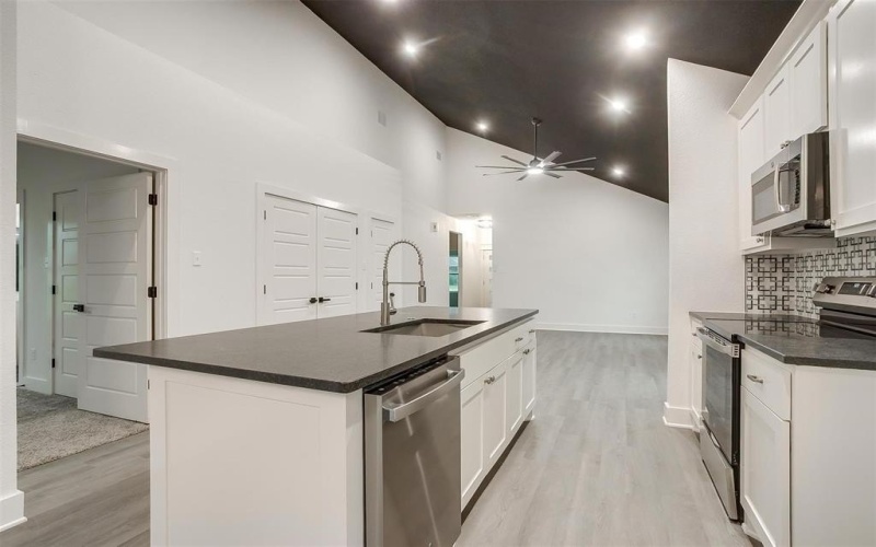 211 N 4th Street, Grandview, TX 76050, 3 Bedrooms Bedrooms, ,2 BathroomsBathrooms,Residential,For Sale,211 N 4th Street,20933472