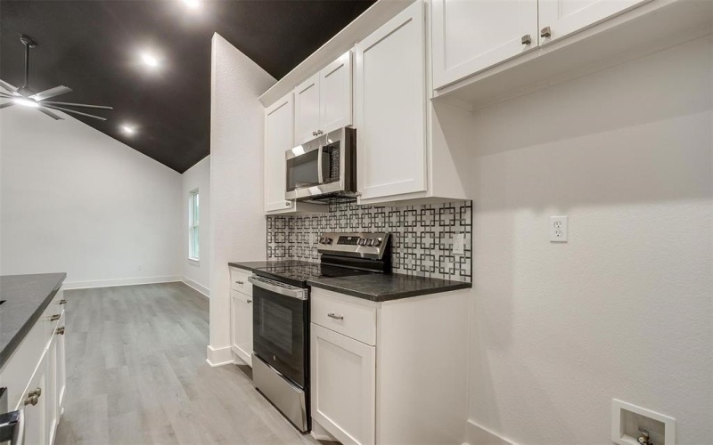 211 N 4th Street, Grandview, TX 76050, 3 Bedrooms Bedrooms, ,2 BathroomsBathrooms,Residential,For Sale,211 N 4th Street,20933472