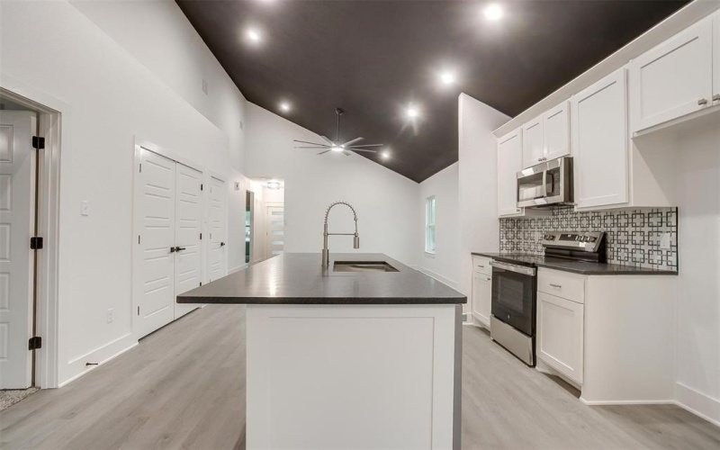 211 N 4th Street, Grandview, TX 76050, 3 Bedrooms Bedrooms, ,2 BathroomsBathrooms,Residential,For Sale,211 N 4th Street,20933472