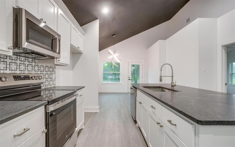 211 N 4th Street, Grandview, TX 76050, 3 Bedrooms Bedrooms, ,2 BathroomsBathrooms,Residential,For Sale,211 N 4th Street,20933472