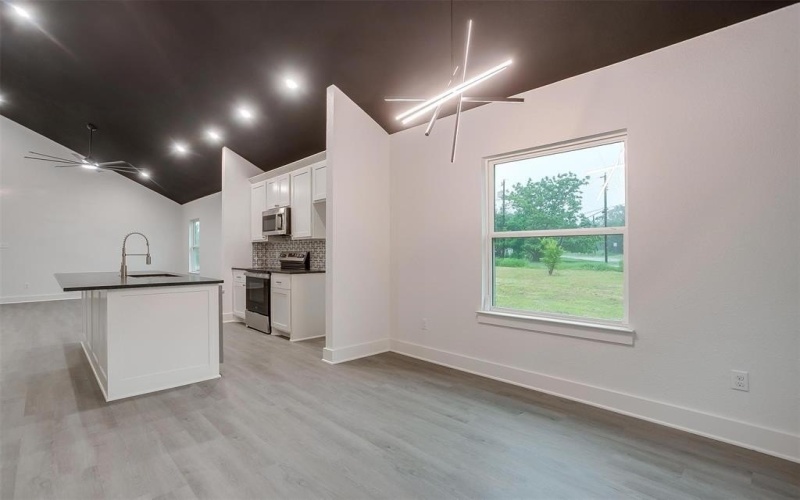 211 N 4th Street, Grandview, TX 76050, 3 Bedrooms Bedrooms, ,2 BathroomsBathrooms,Residential,For Sale,211 N 4th Street,20933472