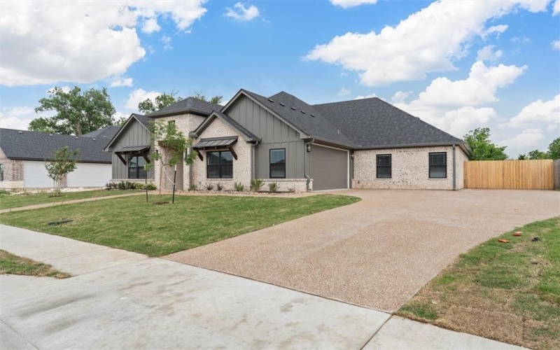 10221 Creekside Lane, Waco, TX 76712, 5 Bedrooms Bedrooms, ,3 BathroomsBathrooms,Residential,For Sale,10221 Creekside Lane,20923209