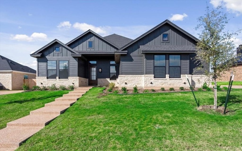 10201 Castleberry Lane, Waco, TX 76712, 4 Bedrooms Bedrooms, ,3 BathroomsBathrooms,Residential,For Sale,10201 Castleberry Lane,20926703