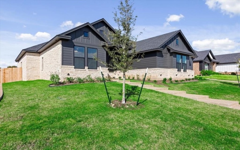 10201 Castleberry Lane, Waco, TX 76712, 4 Bedrooms Bedrooms, ,3 BathroomsBathrooms,Residential,For Sale,10201 Castleberry Lane,20926703