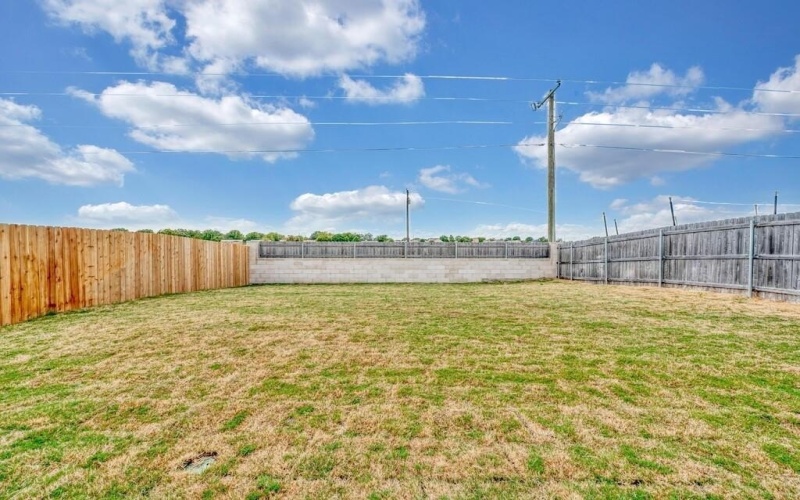 413 Travis Drive, McGregor, TX 76657, 4 Habitaciones Habitaciones , ,2 BañosBaños,Residential,En Venta,413 Travis Drive,220525