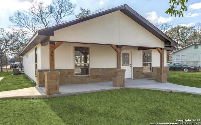 329 Cottage St, Kerrville, TX 78028, 3 Bedrooms Bedrooms, ,2 BathroomsBathrooms,Residential,For Sale,329 Cottage St,1840397