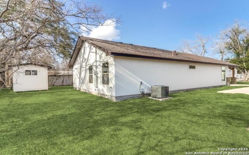 329 Cottage St, Kerrville, TX 78028, 3 Bedrooms Bedrooms, ,2 BathroomsBathrooms,Residential,For Sale,329 Cottage St,1840397