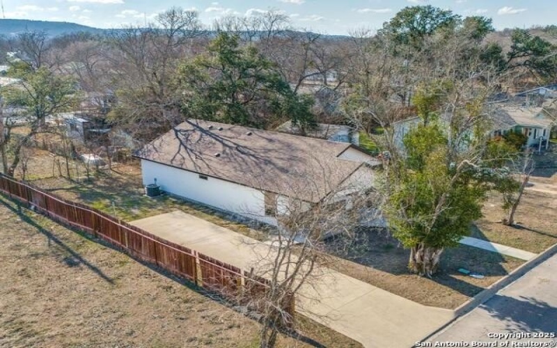 329 Cottage St, Kerrville, TX 78028, 3 Bedrooms Bedrooms, ,2 BathroomsBathrooms,Residential,For Sale,329 Cottage St,1840397