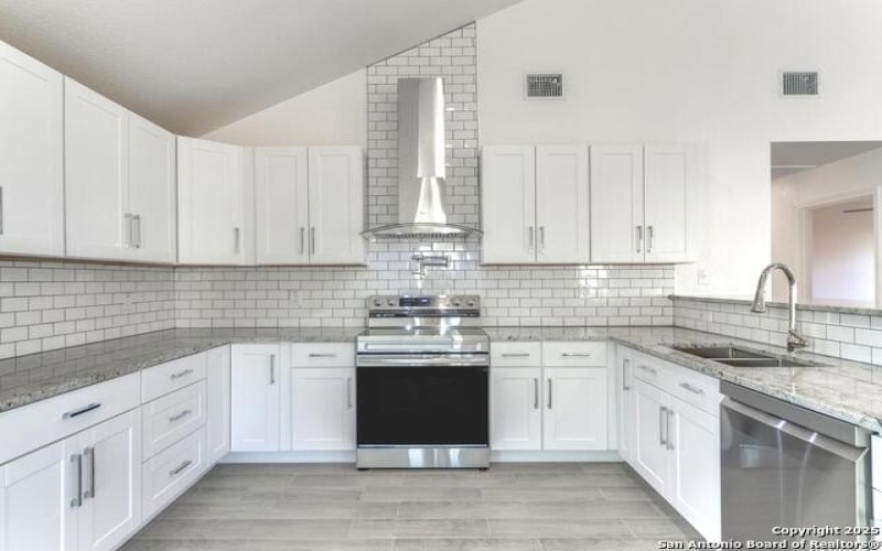 329 Cottage St, Kerrville, TX 78028, 3 Bedrooms Bedrooms, ,2 BathroomsBathrooms,Residential,For Sale,329 Cottage St,1840397
