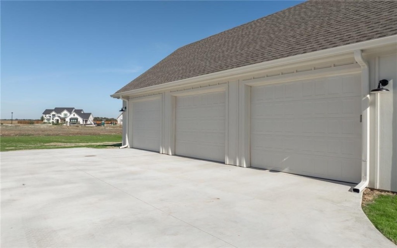 301 Champions Way, McGregor, TX 76657, 4 Bedrooms Bedrooms, ,5 BathroomsBathrooms,Residential,For Sale,301 Champions Way,226766