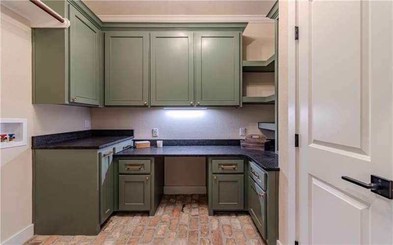 1037 Queen Elizabeth Drive, McGregor, TX 76657, 3 Bedrooms Bedrooms, ,2 BathroomsBathrooms,Residential,For Sale,1037 Queen Elizabeth Drive,227725