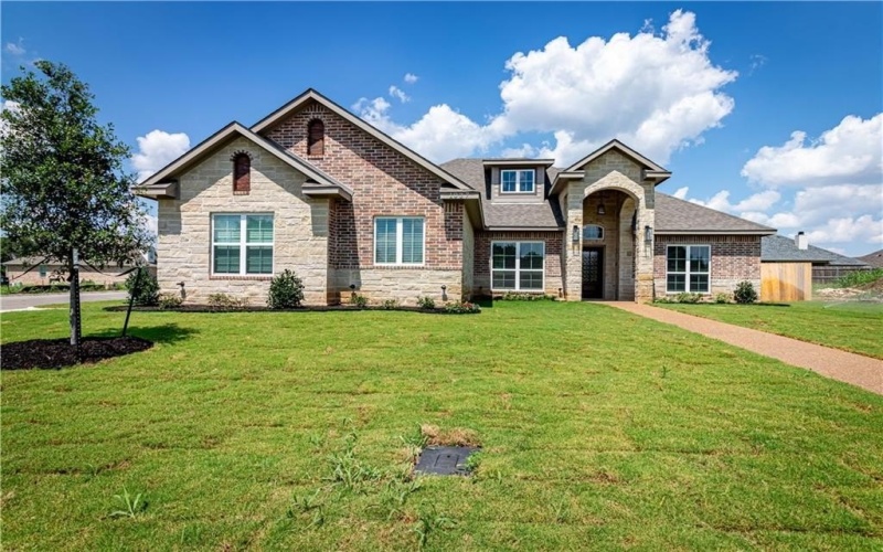 1037 Queen Elizabeth Drive, McGregor, TX 76657, 3 Bedrooms Bedrooms, ,2 BathroomsBathrooms,Residential,For Sale,1037 Queen Elizabeth Drive,227725