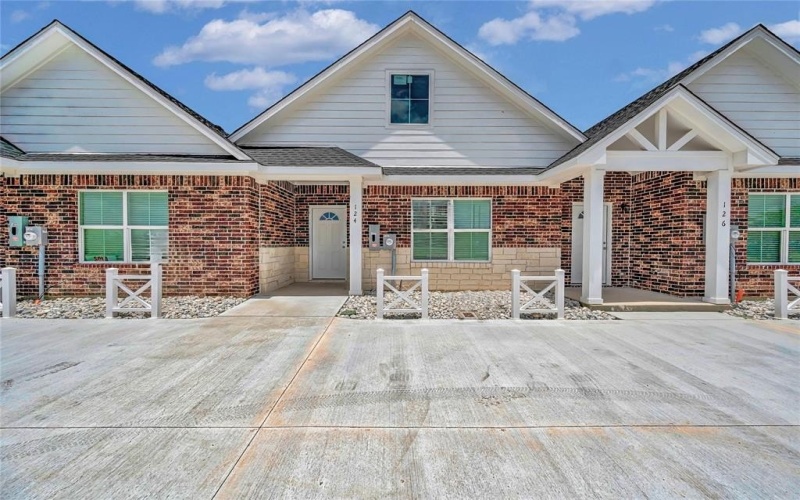 124 Morris Court, McGregor, TX 76657, 2 Bedrooms Bedrooms, ,2 BathroomsBathrooms,Residential,For Sale,124 Morris Court,228234