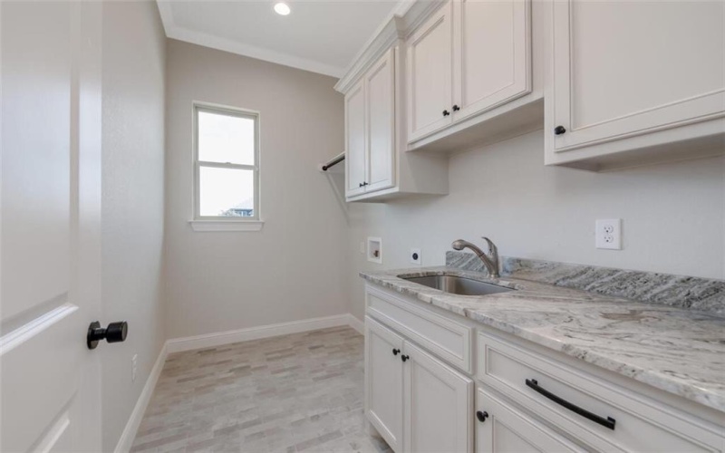 1601 Fabian Drive, Waco, TX 76712, 4 Bedrooms Bedrooms, ,3 BathroomsBathrooms,Residential,For Sale,1601 Fabian Drive,228945
