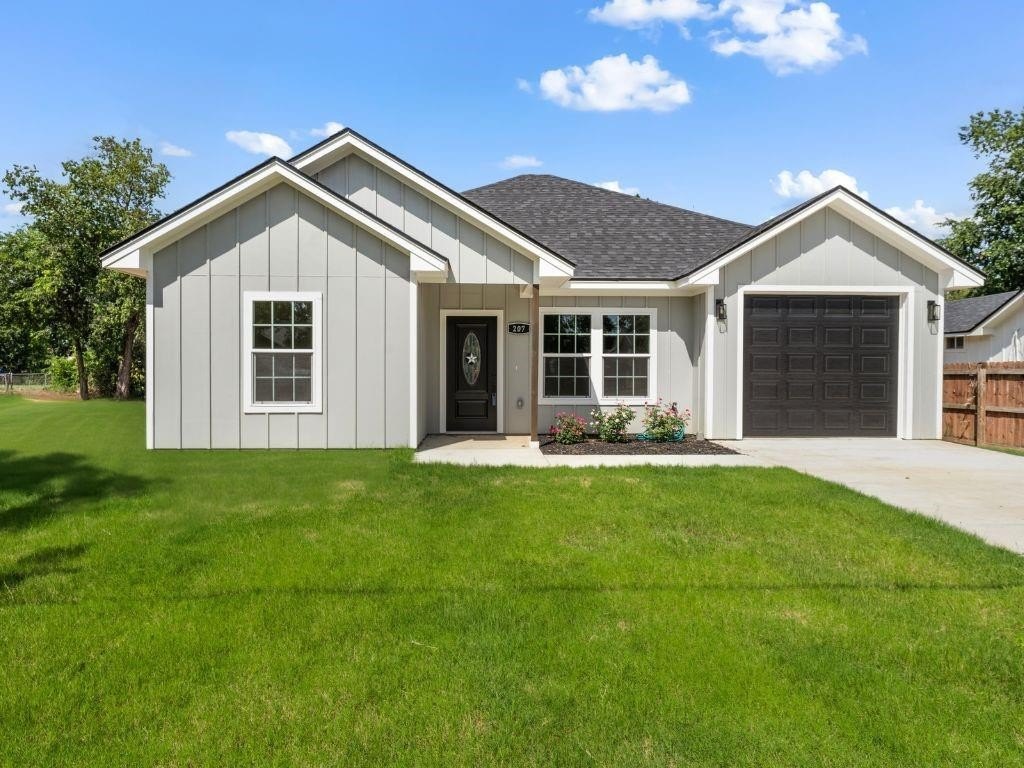207 N Harrison Street, McGregor, TX 76657, 3 Bedrooms Bedrooms, ,2 BathroomsBathrooms,Residential,For Sale,207 N Harrison Street,229270