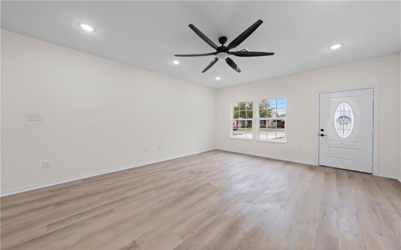 207 N Harrison Street, McGregor, TX 76657, 3 Bedrooms Bedrooms, ,2 BathroomsBathrooms,Residential,For Sale,207 N Harrison Street,229270