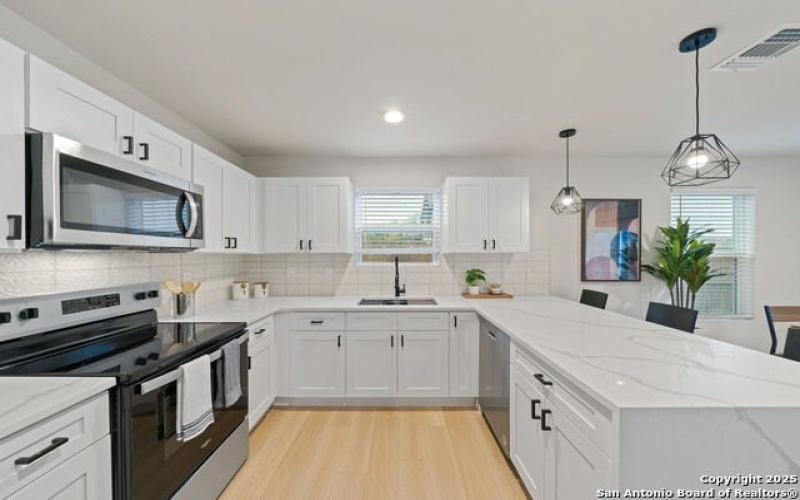 1104 S Gevers St, San Antonio, TX 78203, 3 Bedrooms Bedrooms, ,2 BathroomsBathrooms,Residential,For Sale,1104 S Gevers St,1865858