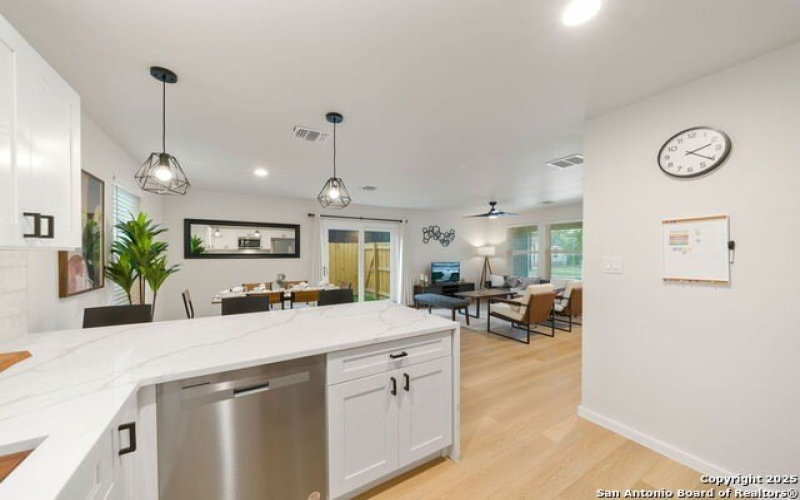 1108 S Gevers St, San Antonio, TX 78203, 3 Bedrooms Bedrooms, ,2 BathroomsBathrooms,Residential,For Sale,1108 S Gevers St,1865861
