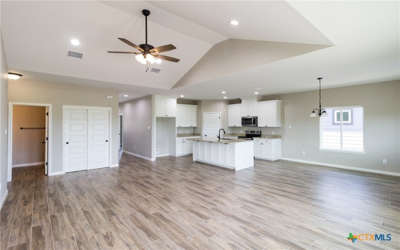 109 Lost Pines Ln, Marion, TX 78124, 4 Bedrooms Bedrooms, ,3 BathroomsBathrooms,Residential,For Sale,109 Lost Pines Ln,565253