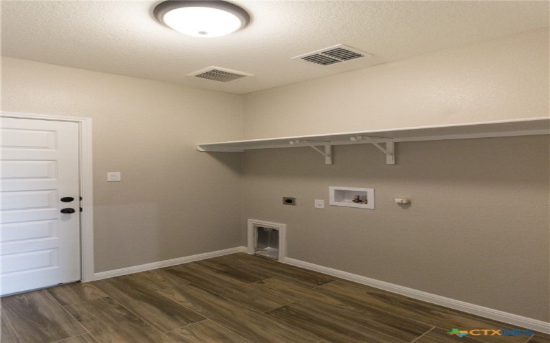 109 Lost Pines Ln, Marion, TX 78124, 4 Bedrooms Bedrooms, ,3 BathroomsBathrooms,Residential,For Sale,109 Lost Pines Ln,565253
